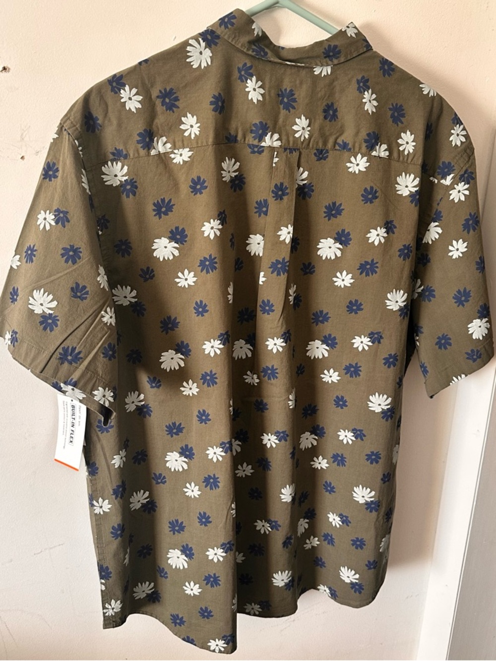 Old Navy Olive Green Short-Sleeve Floral Button-Up Shirt - Picture 7 of 7